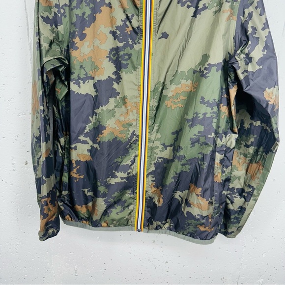 K-Way Unisex Size Medium Le VTAI 3.0 Claude Graphic Camo Hooded Rain Jacket - Picture 3 of 12